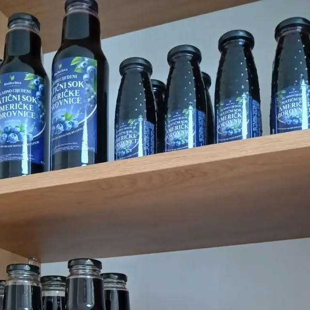 Police u BioHerbici sa bocama koncentrovanih sokova